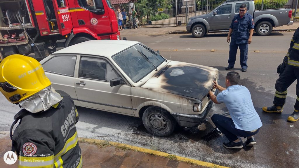 Incêndio em veículo é atendido pelo Corpo de Bombeiros Militar na Vera Cruz