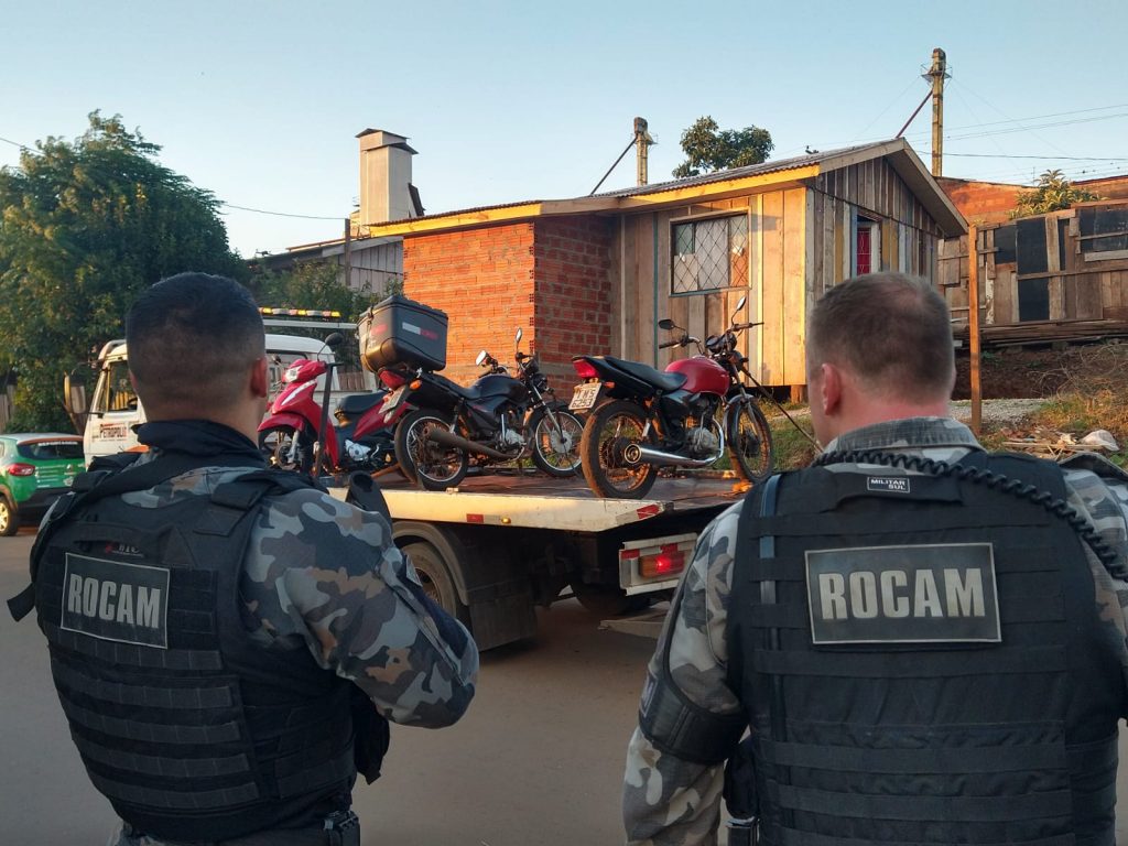 Rocam apreende motocicleta com mais de 56 mil reais em multas, no Valinhos