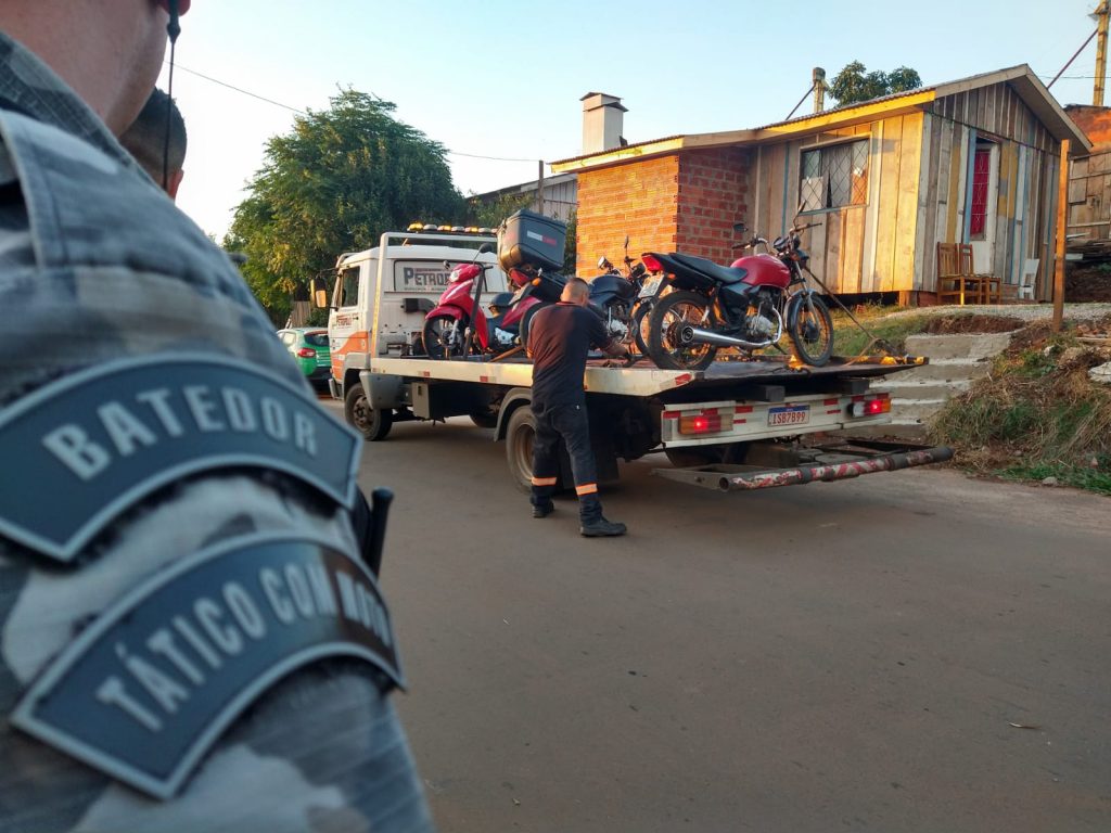 Rocam apreende motocicleta com mais de 56 mil reais em multas, no Valinhos