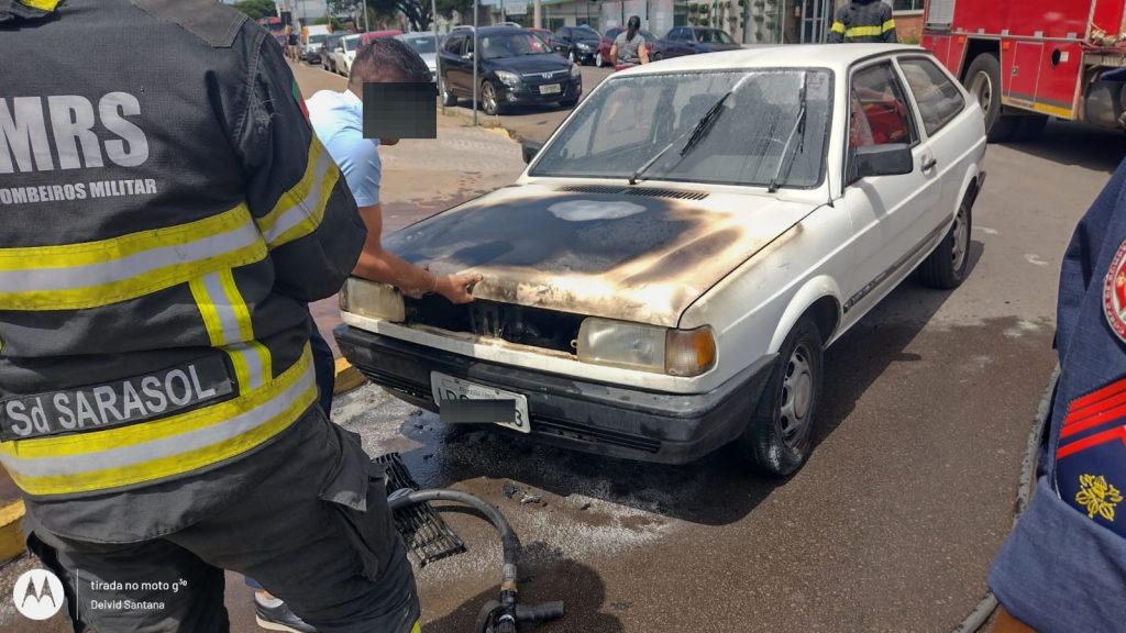 Incêndio em veículo é atendido pelo Corpo de Bombeiros Militar na Vera Cruz