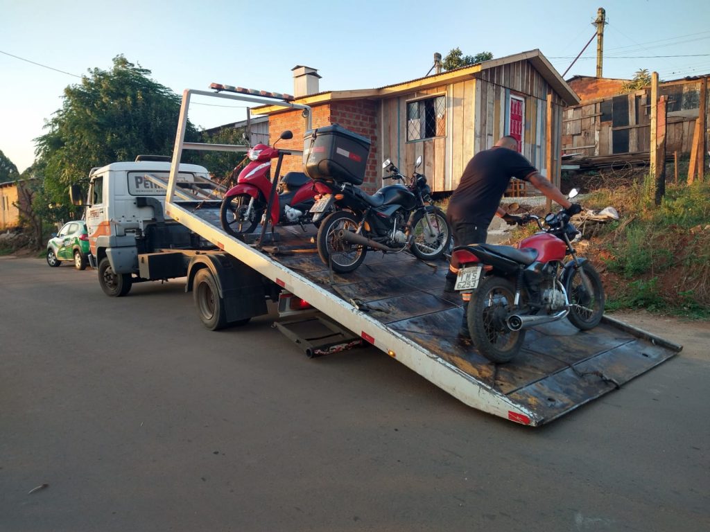 Rocam apreende motocicleta com mais de 56 mil reais em multas, no Valinhos