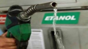 Forte alta no preço do etanol deixa gasolina mais cara nos postos