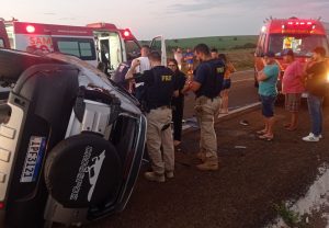 Duas pessoas ficam feridas após capotar veículo na BR-285 entre Carazinho e Passo Fundo