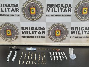 3º BPChoque prende indivíduo por tráfico de drogas no bairro Valinhos