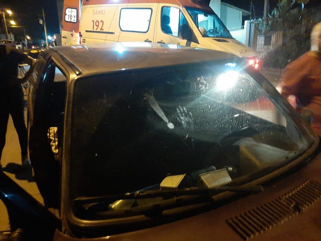 Colisão frontal entre dois carros deixa três feridos no Bairro São Luiz Gonzaga