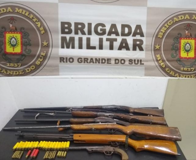 Força Tática prende homem no Bairro Roselândia com diversas armas de fogo