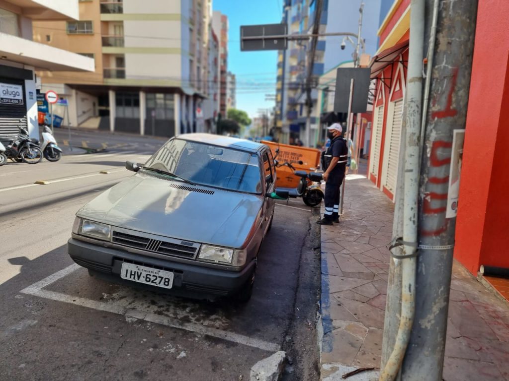 Guarda Municipal de Trânsito localiza no Centro de PF veículo em situação de furto