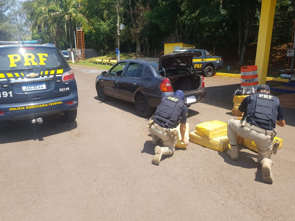 PRF prende casal transportando mais de 200 kg de maconha em Lajeado