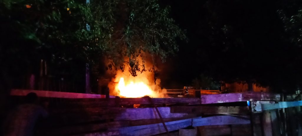 Corpo de Bombeiros Militar atende incêndio criminoso na Vila Ipiranga