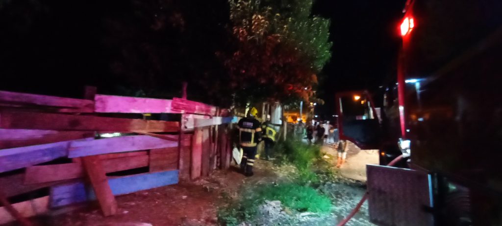 Corpo de Bombeiros Militar atende incêndio criminoso na Vila Ipiranga