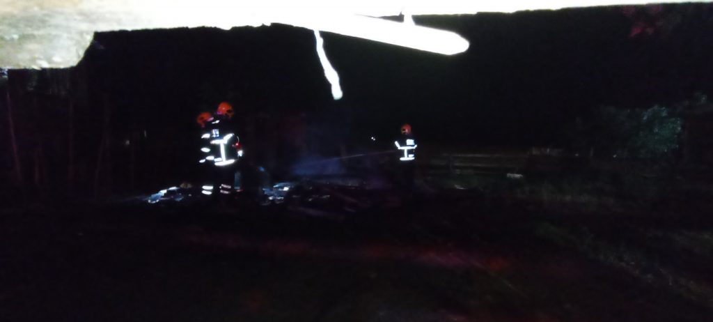 Corpo de Bombeiros Militar atende incêndio criminoso na Vila Ipiranga