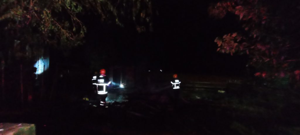 Corpo de Bombeiros Militar atende incêndio criminoso na Vila Ipiranga