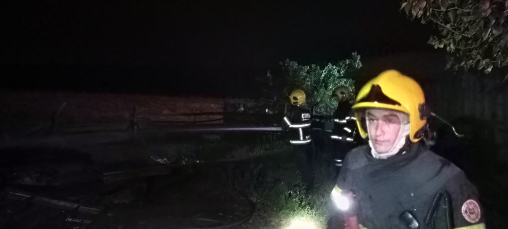 Corpo de Bombeiros Militar atende incêndio criminoso na Vila Ipiranga
