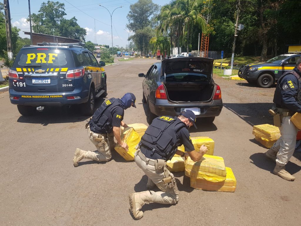 PRF prende casal transportando mais de 200 kg de maconha em Lajeado