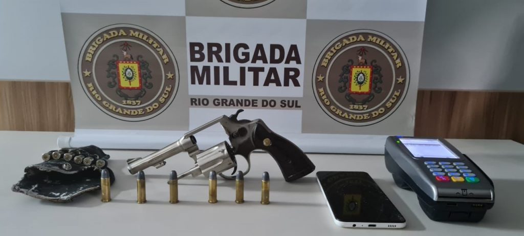 3° BPChoque prende três pessoas em Marau
