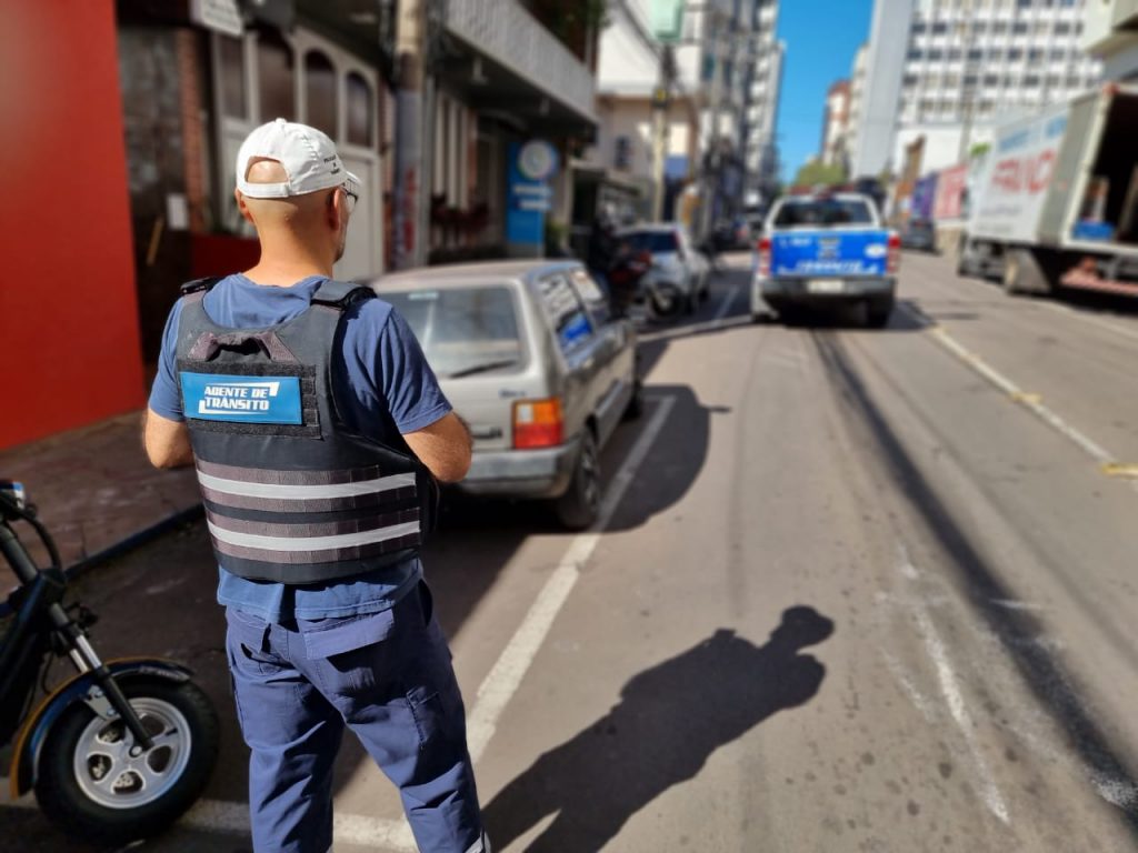Guarda Municipal de Trânsito localiza no Centro de PF veículo em situação de furto