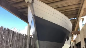 Demora na instalação do motor atrasa planejamento de colocar réplica do barco de Garibaldi na água