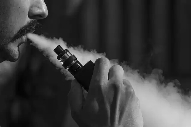 Médico alerta que vaporizadores podem ser a porta de entrada para jovens começar a fumar cigarro tradicional