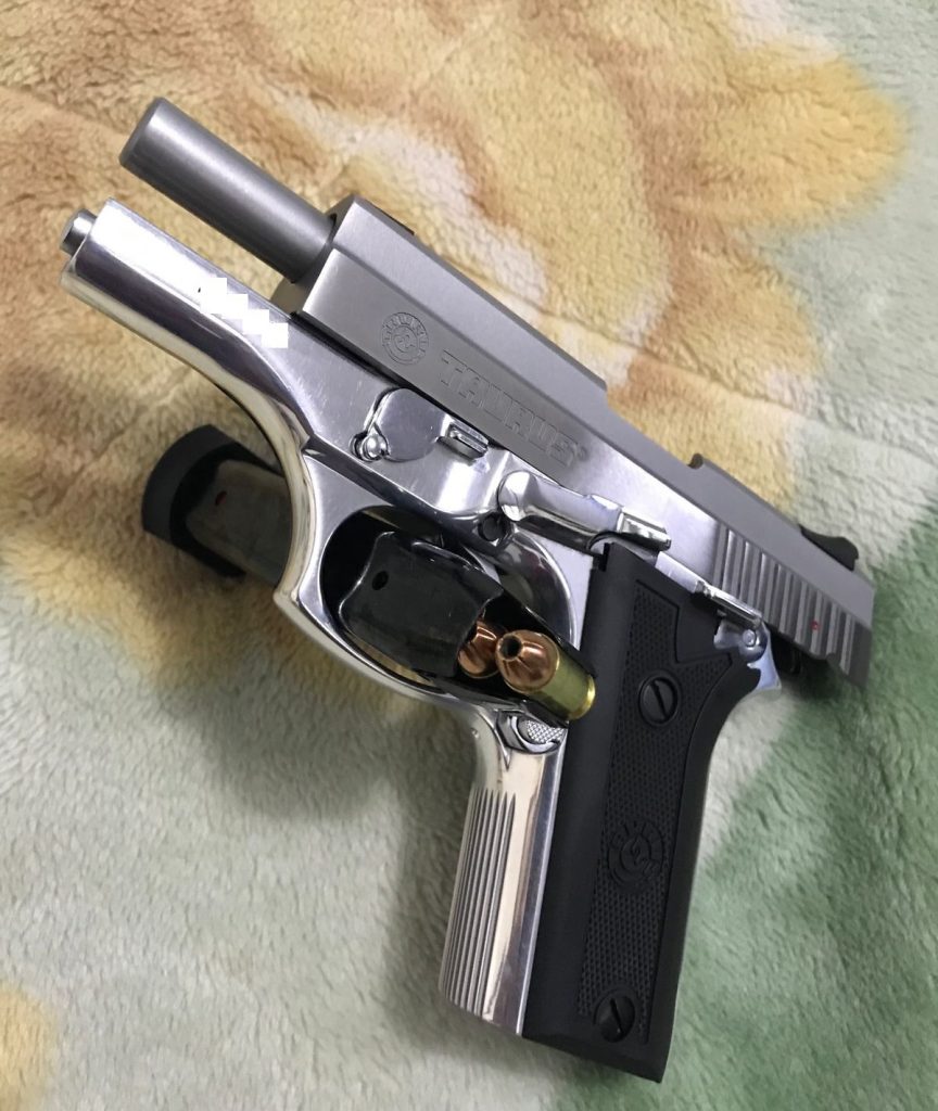 Bandido arromba casa e furta pistola e gaita na Vera Cruz