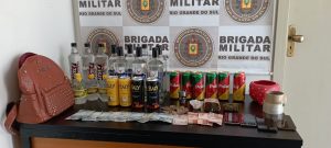 BM apreende drogas e bebidas que seriam arremessadas ao Presídio de Passo Fundo