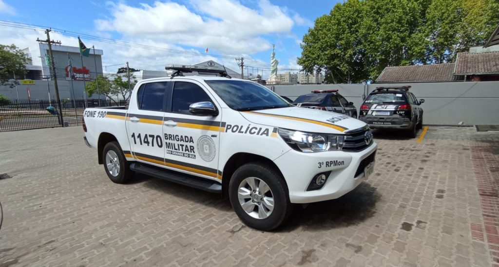 BM apreende drogas e bebidas que seriam arremessadas ao Presídio de Passo Fundo
