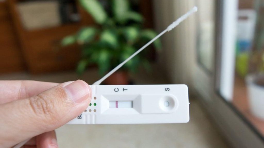 Farmácias ainda não receberam autotestes da covid-19 para venda