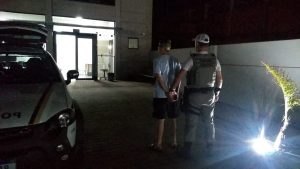 BM prende dois indivíduos com mandado de prisão em PF