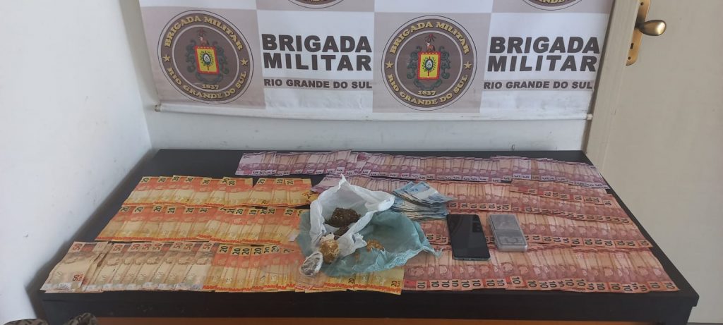 Homem é preso pela PATAMO por tráfico de drogas e receptação na Petrópolis