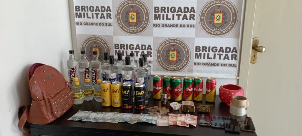 BM apreende drogas e bebidas que seriam arremessadas ao Presídio de Passo Fundo
