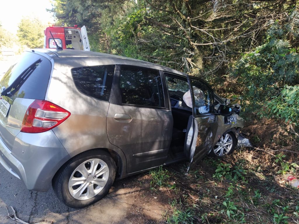 Condutor fica ferido após saída de pista na BR-285 em Passo Fundo