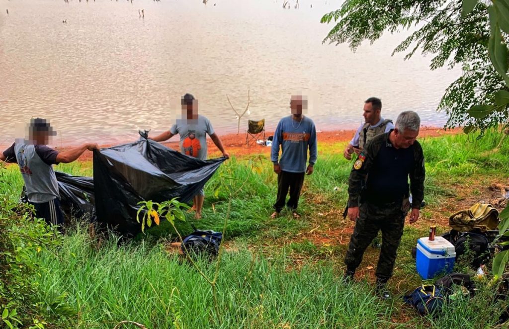 Brigada Militar apreende redes de pesca predatória na Barragem de Ernestina