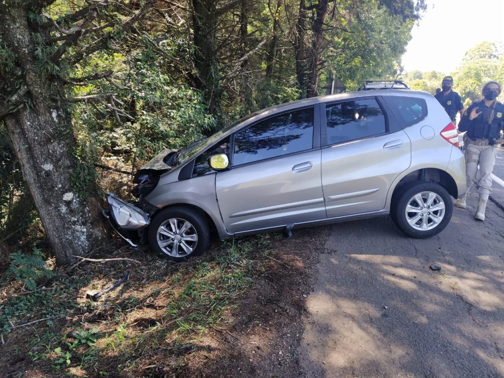 Condutor fica ferido após saída de pista na BR-285 em Passo Fundo