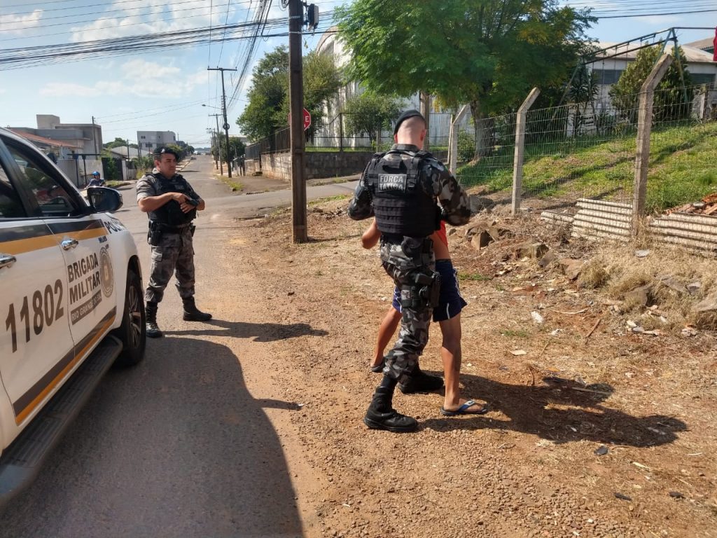 Força Tática da BM prende foragido da Justiça, no bairro São Luiz Gonzaga