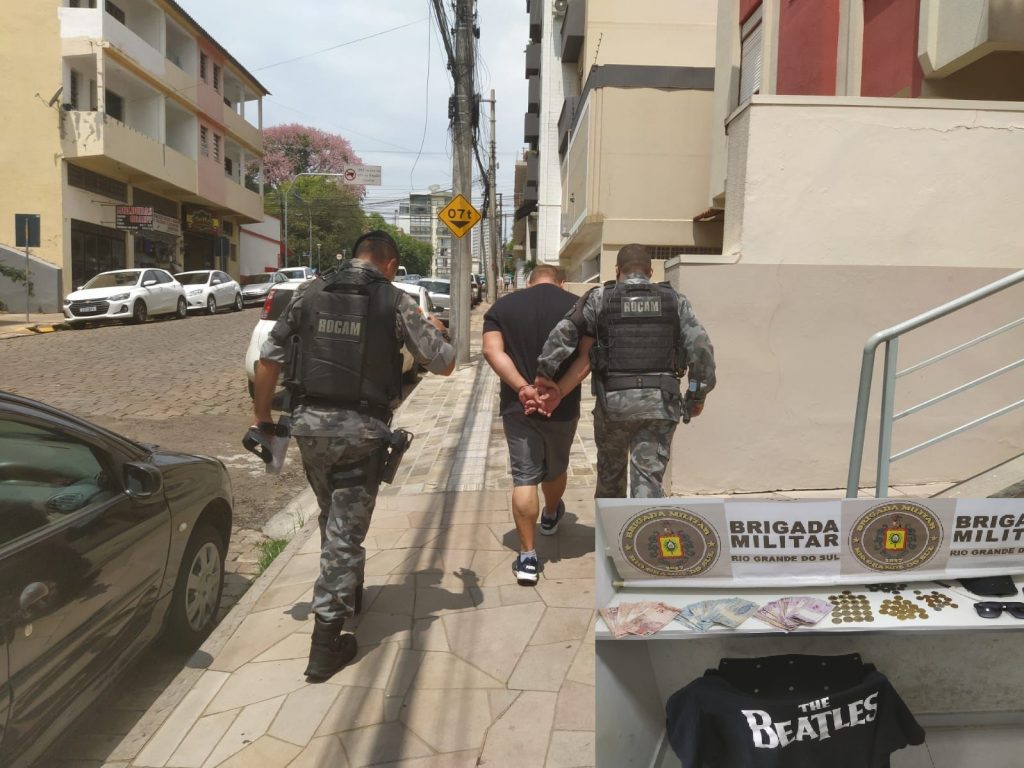 Rocam prende homem por roubo a farmácias no Centro de Passo Fundo