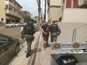 Rocam prende homem por roubo a farmácias no Centro de Passo Fundo