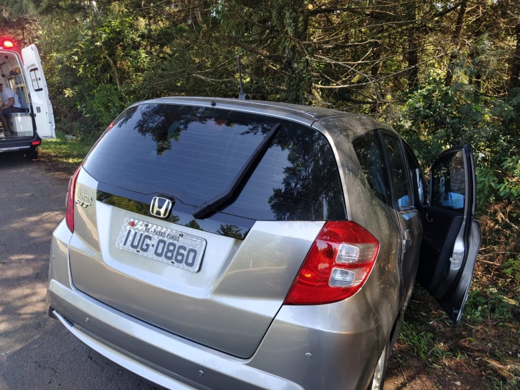 Condutor fica ferido após saída de pista na BR-285 em Passo Fundo