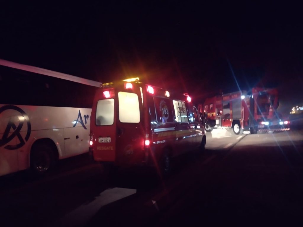 Colisão entre carro e ônibus deixa uma vítima fatal na BR-285 em Passo Fundo