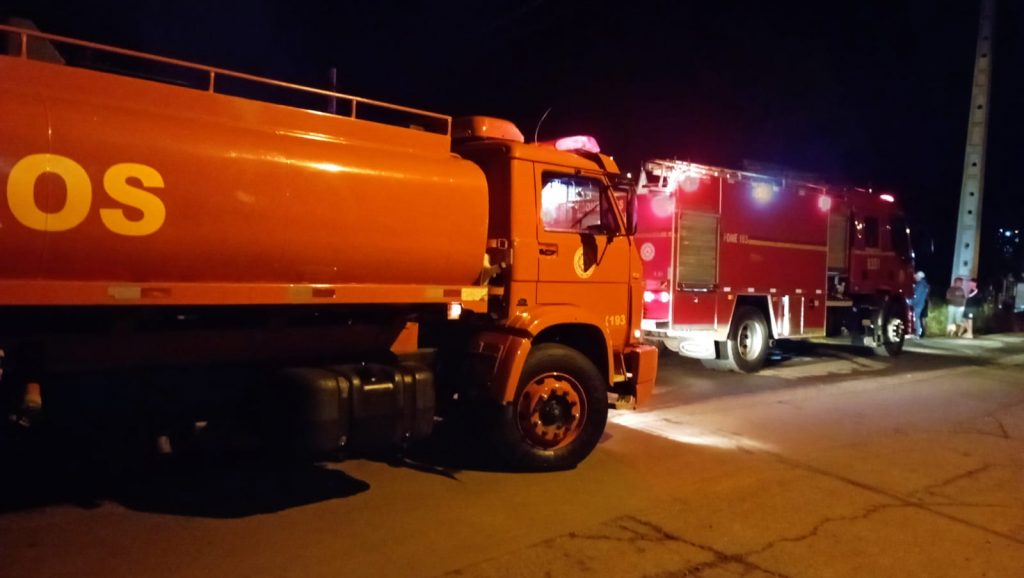 Corpo de Bombeiros Militar atende incêndio em residência na Avenida Cruzeiro do Sul em PF