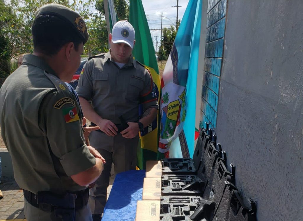 Brigada Militar de Coxilha recebe novas pistolas Taurus TS9