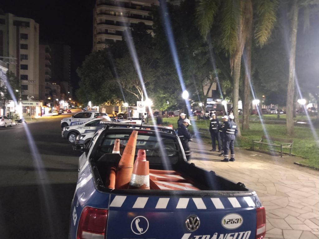 Guarda de Trânsito e BM recolhem 11 CNHs durante fiscalização em Passo Fundo