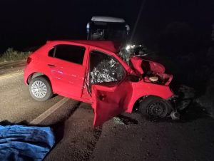 Colisão entre carro e ônibus deixa uma vítima fatal na BR-285 em Passo Fundo