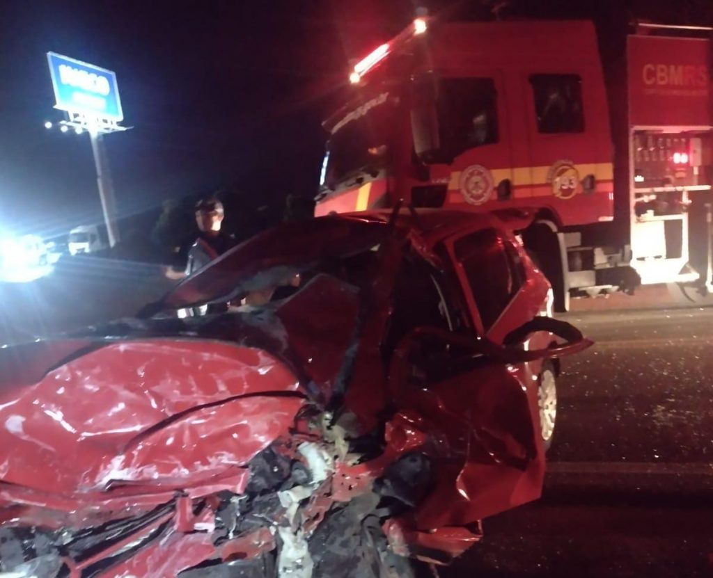 Colisão entre carro e ônibus deixa uma vítima fatal na BR-285 em Passo Fundo