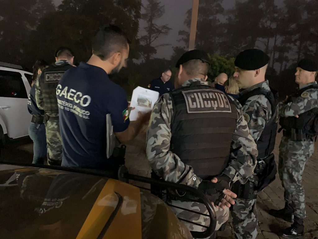 MP do Estado cumpre mandados contra crimes do poder público em Santa Bárbara do Sul