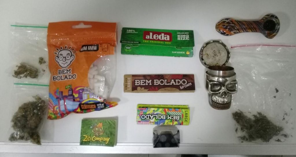 BM prende indivíduo por posse de entorpecentes no Centro de Passo Fundo