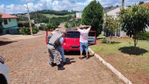 BM prende um foragido da Justiça e um estelionatário em Tapejara