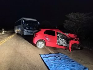 Colisão entre carro e ônibus deixa uma vítima fatal na BR-285 em Passo Fundo
