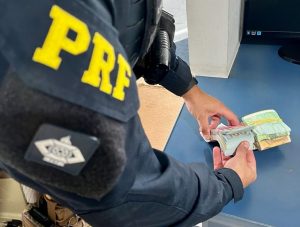 PRF prende passo-fundense com euros e dólares em Santana do Livramento