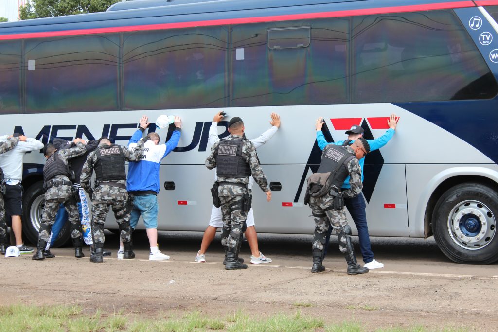 3° BPCHOQUE REALIZA AÇÕES PREVENTIVAS PARA GARANTIR A SEGURANÇA DE TORCEDORES NA FINAL DO CAMPEONATO GAÚCHO 2022