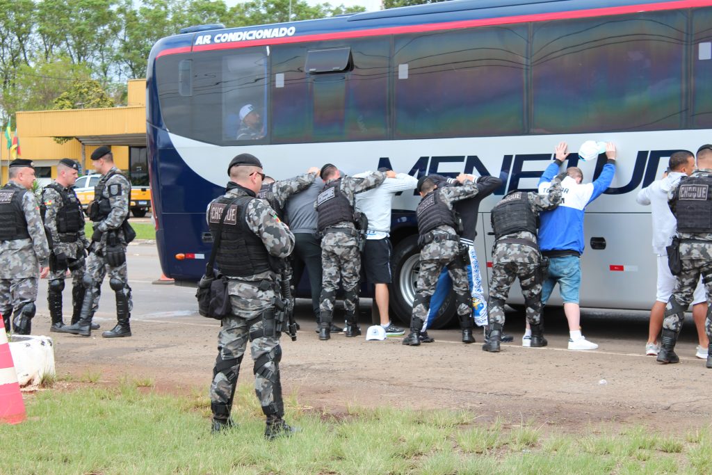 3° BPCHOQUE REALIZA AÇÕES PREVENTIVAS PARA GARANTIR A SEGURANÇA DE TORCEDORES NA FINAL DO CAMPEONATO GAÚCHO 2022