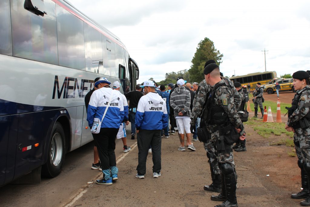 3° BPCHOQUE REALIZA AÇÕES PREVENTIVAS PARA GARANTIR A SEGURANÇA DE TORCEDORES NA FINAL DO CAMPEONATO GAÚCHO 2022